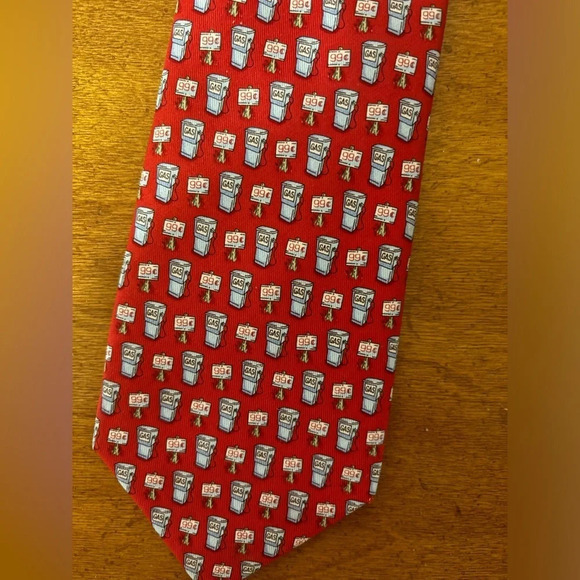 Vineyard Vines 100% silk gas station tie - Picture 1 of 5
